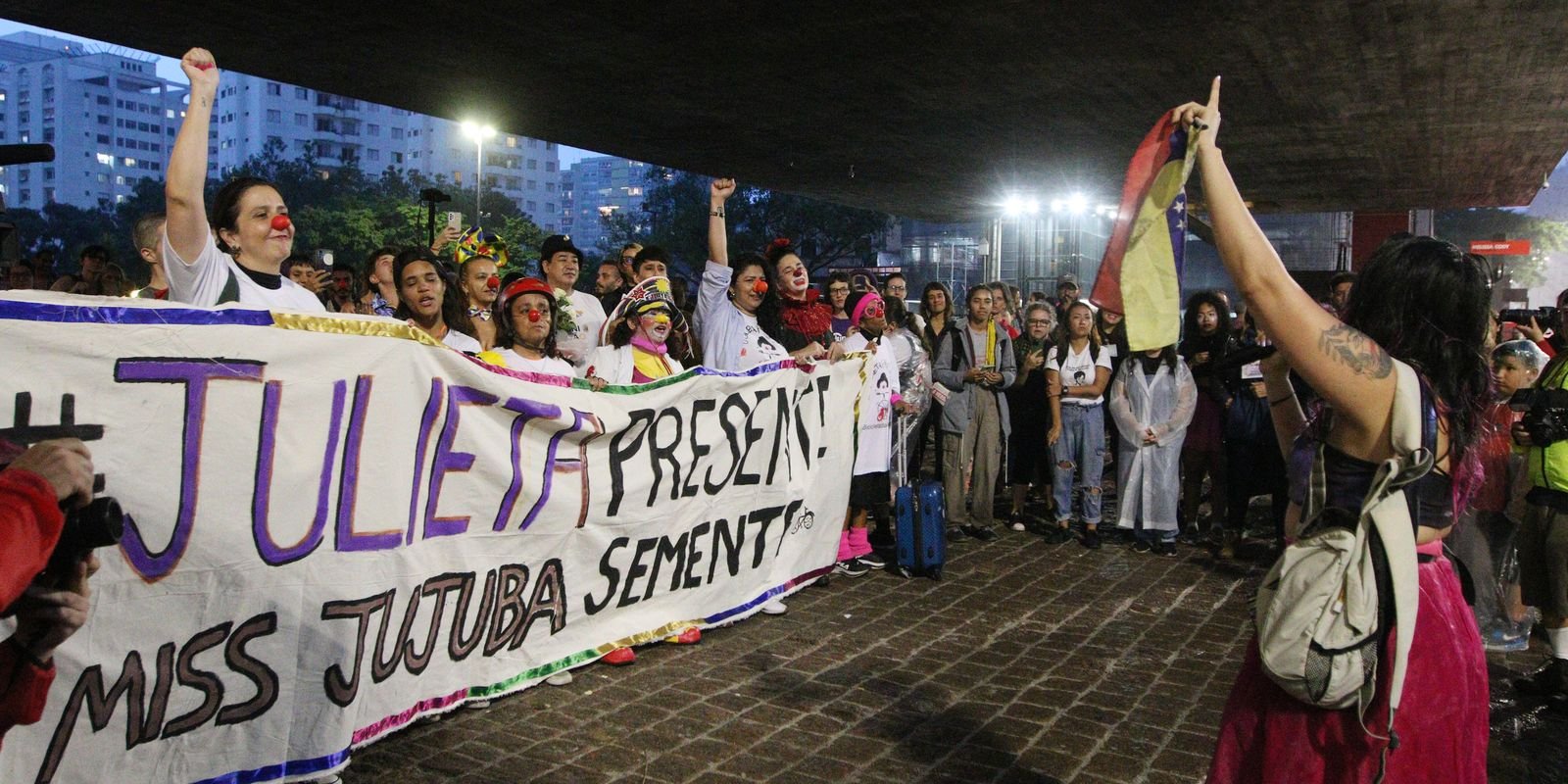 cicloativistas-fazem-ato-em-sp-em-homenagem-a-artista-venezuelana