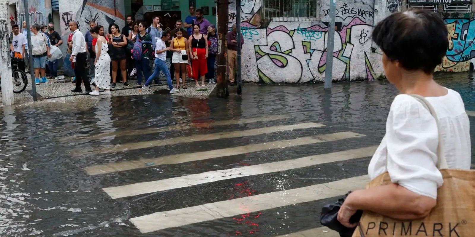 chuva-continua-causa-transtornos-na-cidade-do-rio