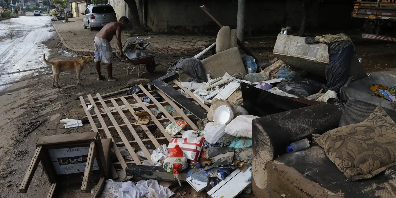 chuvas-no-rio:-sobe-para-12-mil-numero-de-desalojados