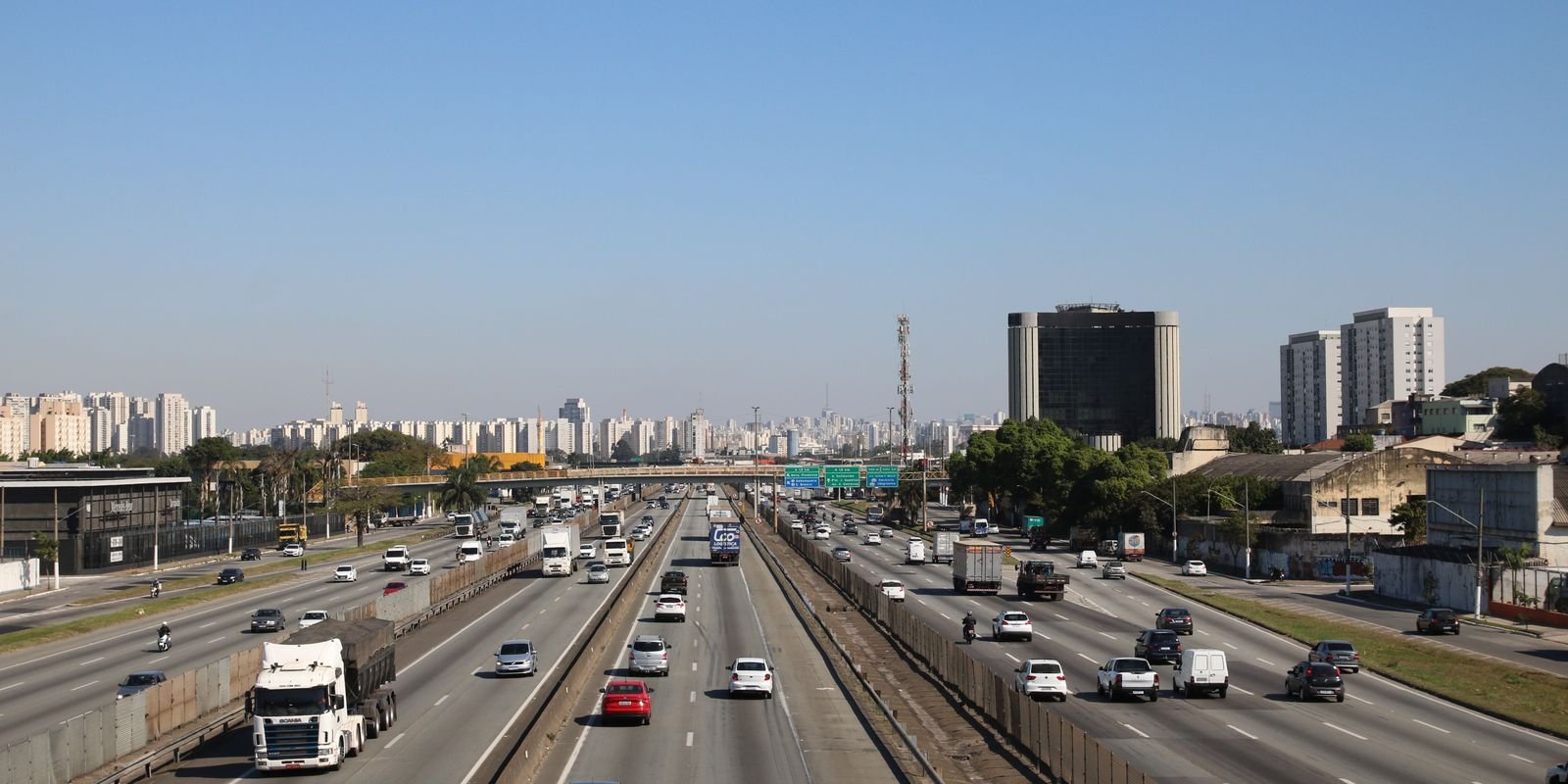 trecho-da-rodovia-presidente-dutra-esta-interditado