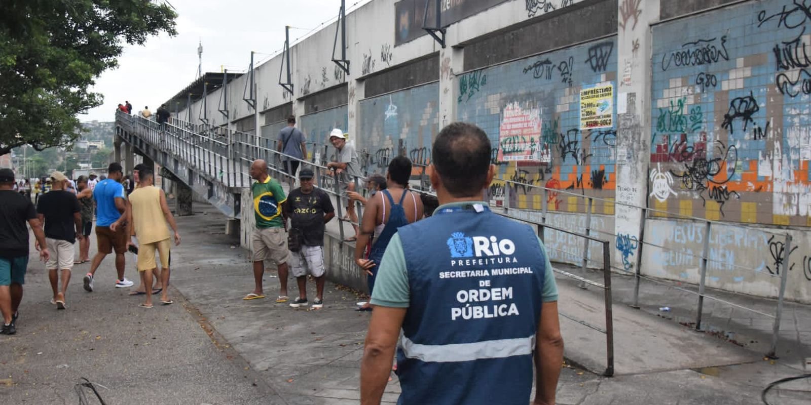 orgaos-publicos-do-rio-fazem-operacao-para-o-fim-da-feira-de-acari