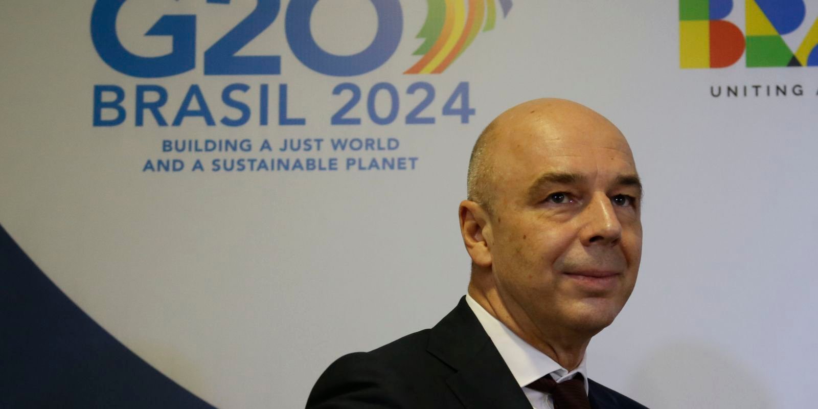 ministro-diz-que-e-“falacia”-envio-de-ativos-russos-para-ucrania