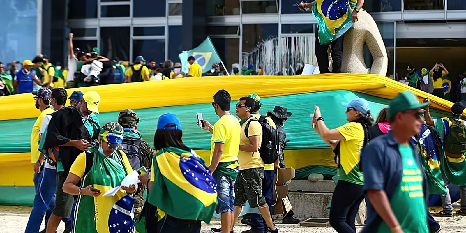 stf-condena-mais-29-reus-pelos-atos-golpistas-de-8/1
