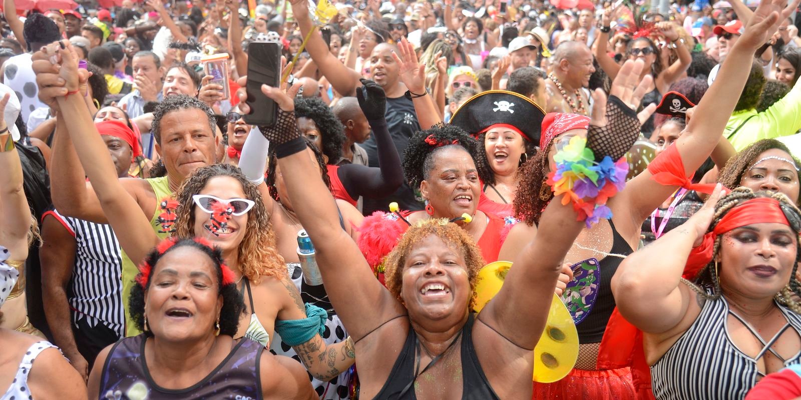 hoje-e-dia:-semana-carnavalesca-tem-ainda-radio-e-mulheres-na-ciencia