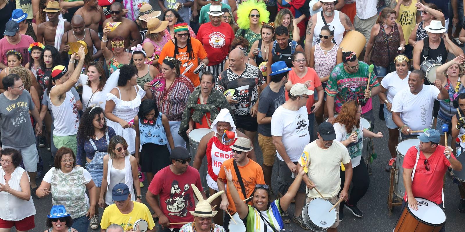 carnaval-de-rua-em-brasilia-tem-criticas-politicas-nesta-terca-feira