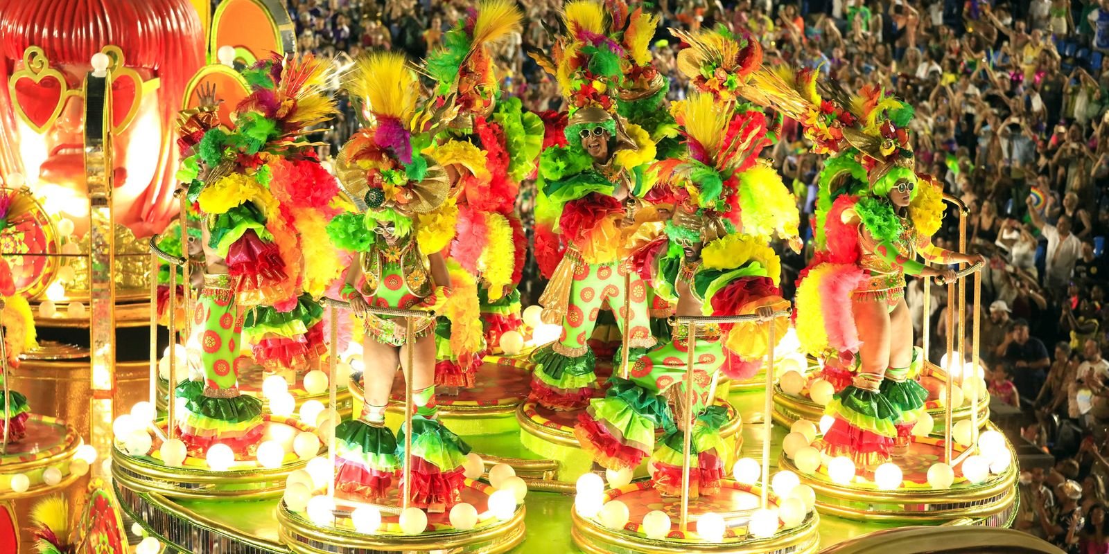 mocidade-abre-o-segundo-dia-de-desfile-na-sapucai-cantando-o-caju
