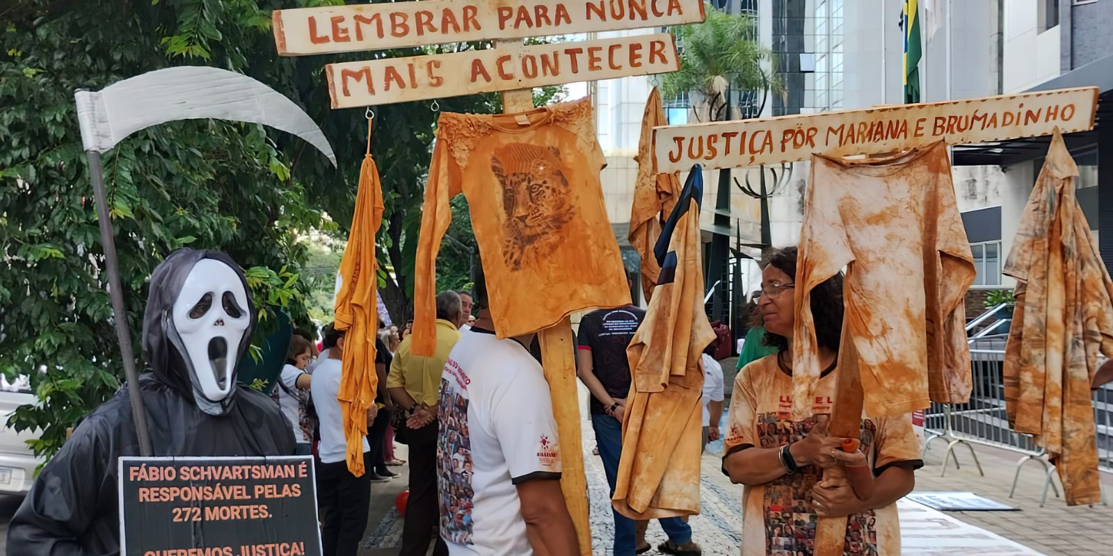 protesto-em-bh-contesta-possivel-habeas-corpus-a-ex-presidente-da-vale