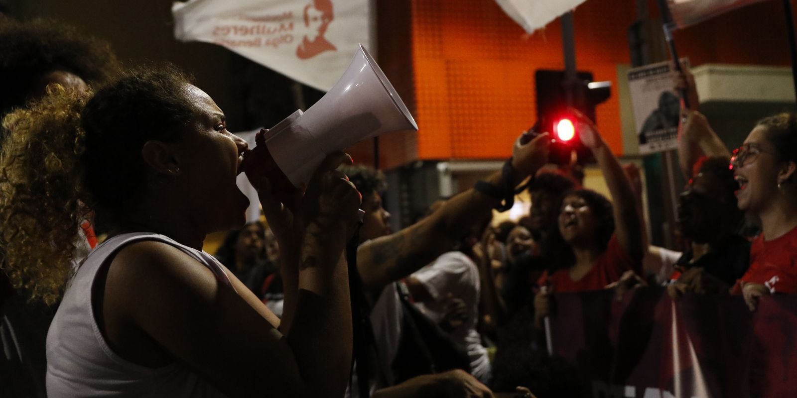 no-rio,-mulheres-marcham-contra-misoginia-e-desigualdades