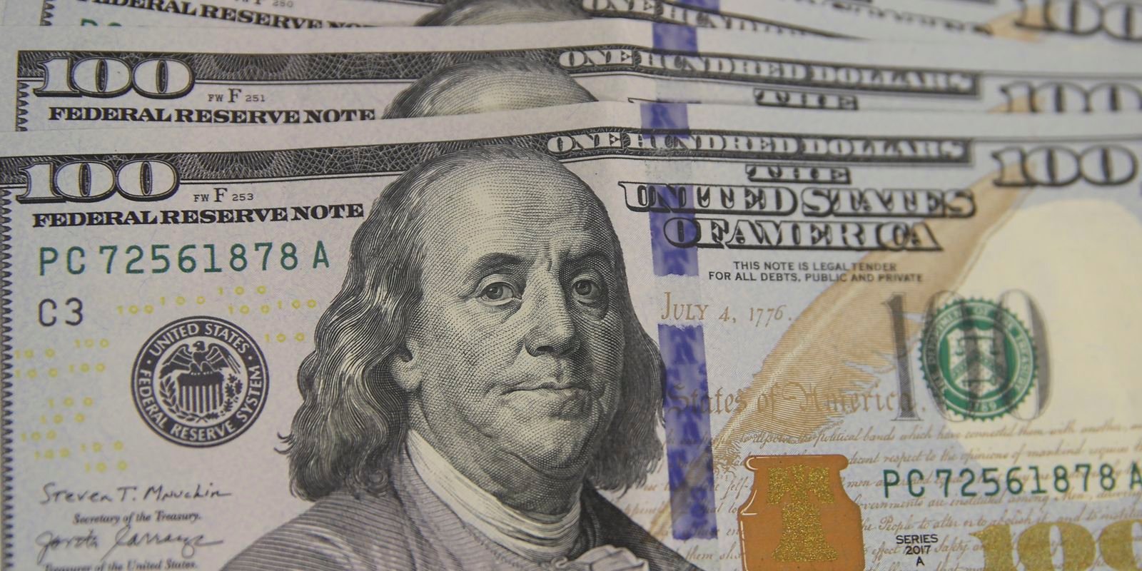 dolar-aproxima-se-de-r$-5-com-dados-economicos-no-brasil-e-nos-eua