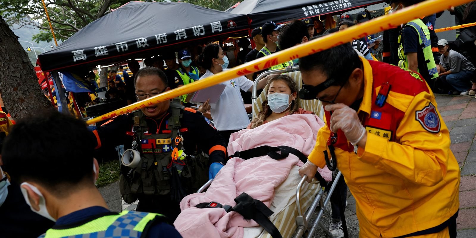 taiwan:-helicoptero-resgata-mineiros;-numero-de-feridos-ultrapassa-mil