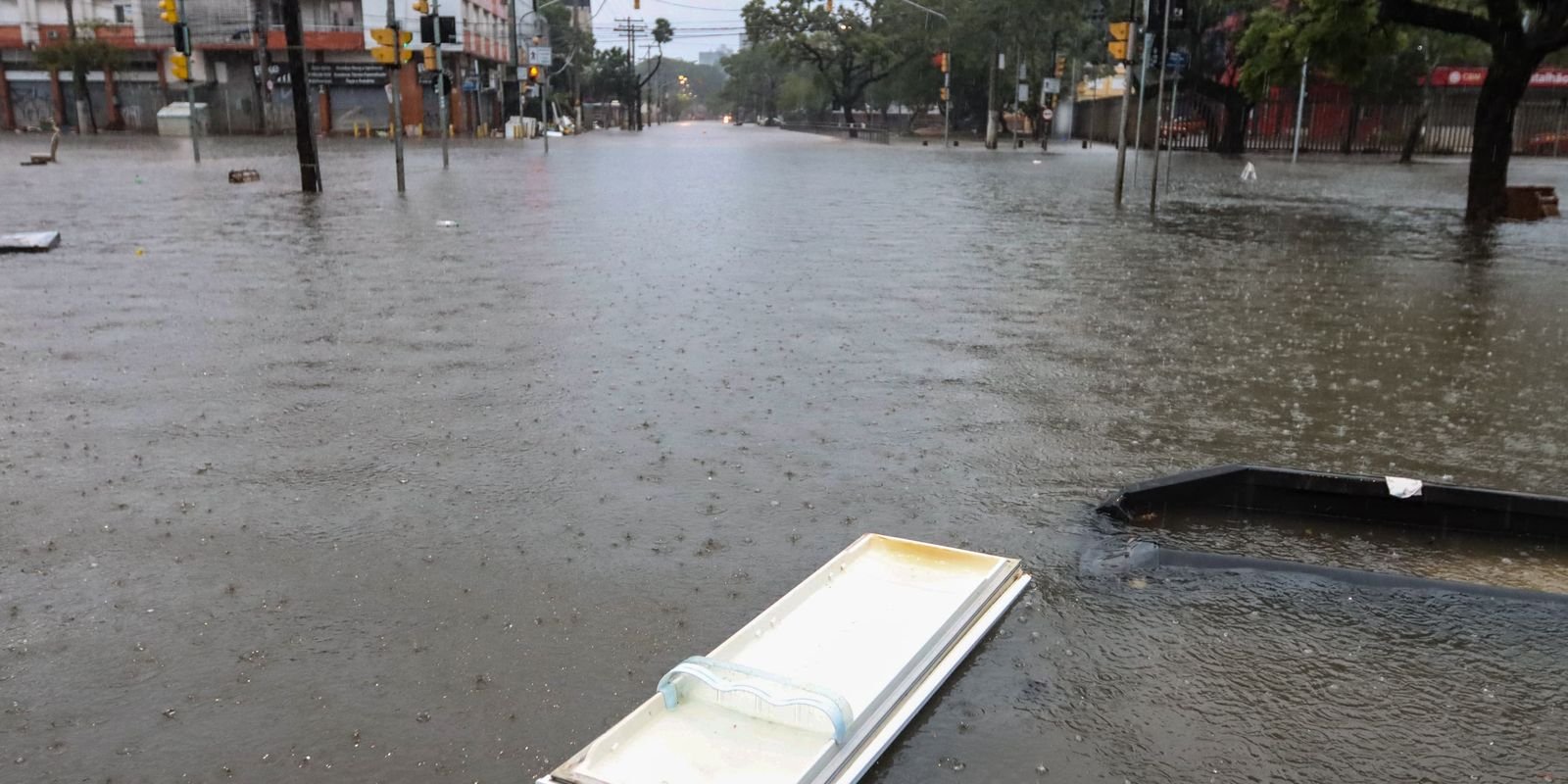 com-volta-da-chuva,-aulas-sao-suspensas-em-porto-alegre