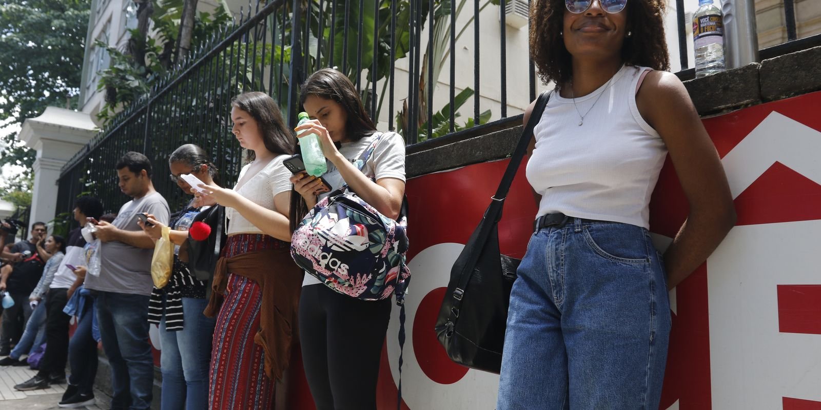 revisao-de-dados-indica-recuo-em-numero-de-jovens-nem-nem