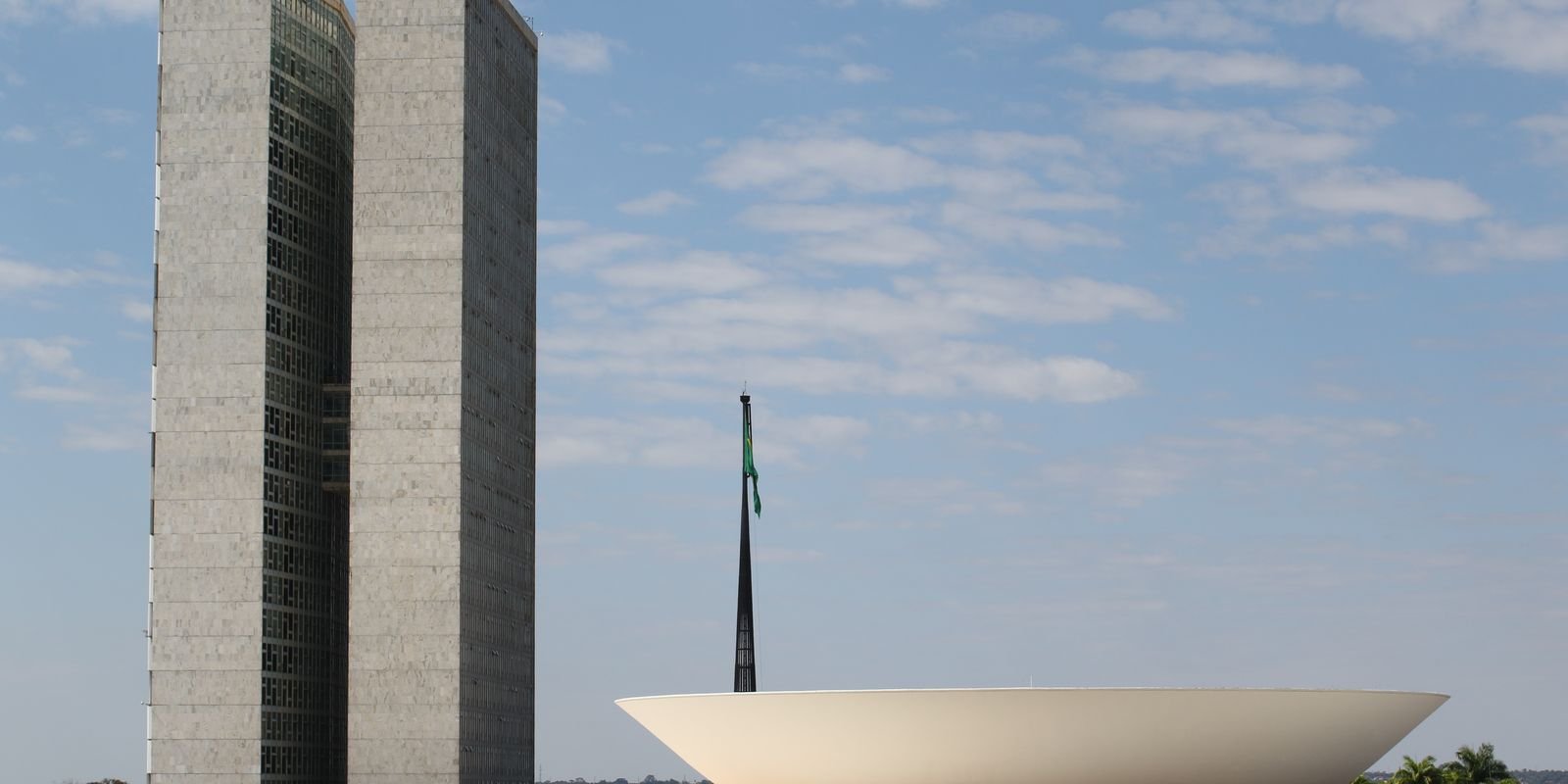 projeto-que-equipara-aborto-a-homicidio-tem-urgencia-aprovada