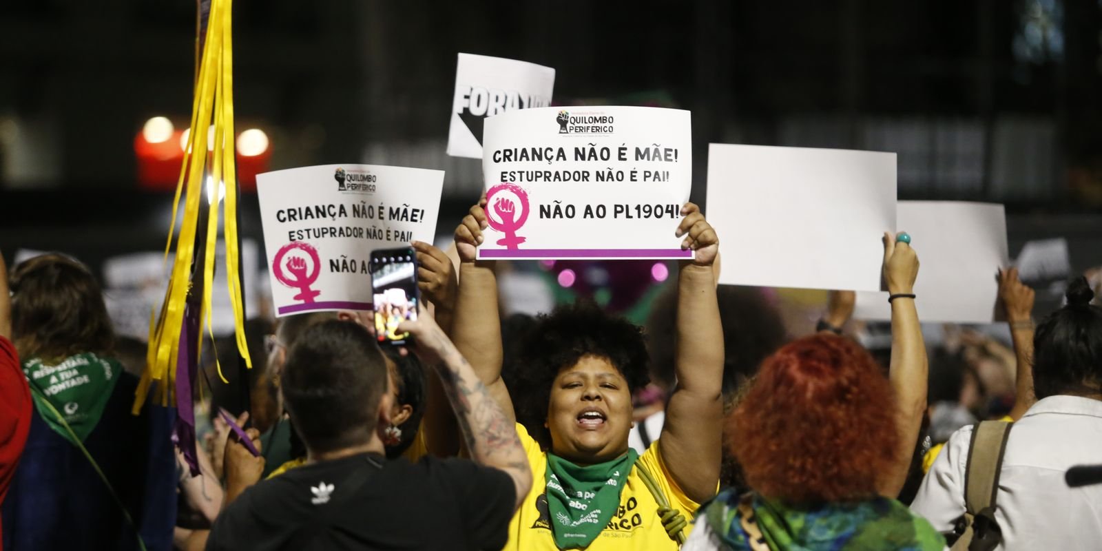 manifestantes-vao-as-ruas-contra-pl-que-equipara-aborto-a-homicidio