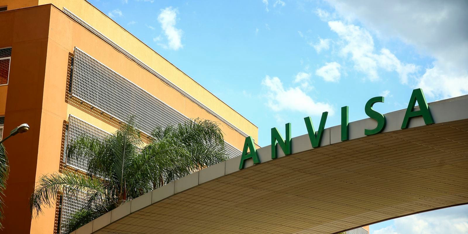 anvisa-proibe-produtos-com-fenol-em-procedimento-de-saude-ou-estetico