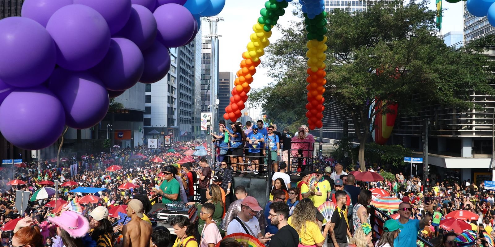 luta-lgbtqia+-deve-ir-alem-da-internet,-diz-lider-da-parada-de-sp