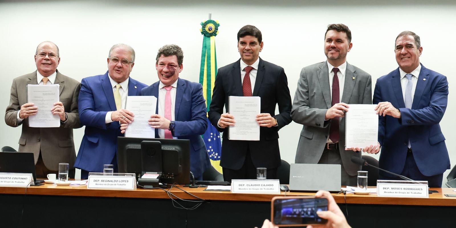 reforma-tributaria:-grupo-inclui-carros-eletricos-no-imposto-seletivo