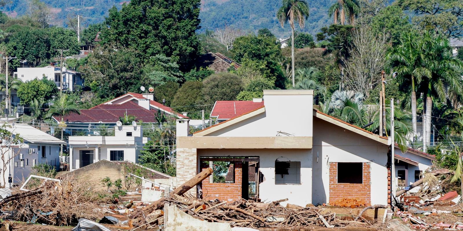 rs:-mais-5.621-familias-recebem-auxilio-reconstrucao-nesta-sexta-feira
